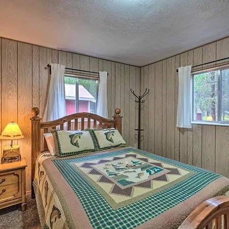2 Cozy Island Park Cabins With Near The Lake!